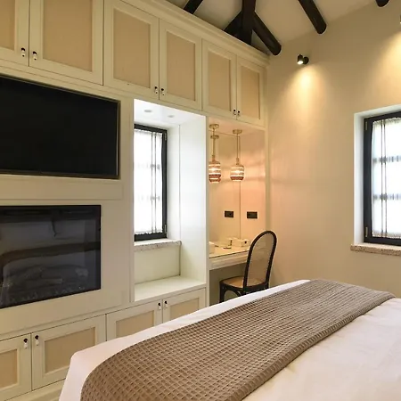 Polismata - Private Residences * Kardhamili