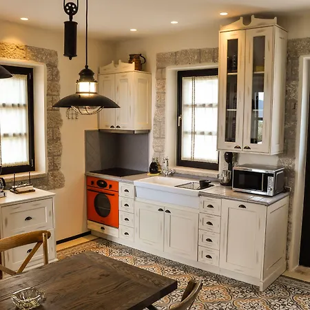 Polismata - Private Residences * Kardhamili